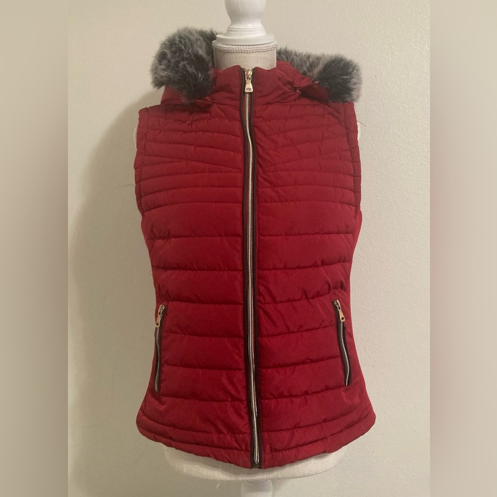 Greenlander - Womens Faux Detachable Fur Hood Puffer Vest - Size S - EUC